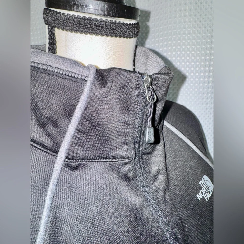 The North Face black 1/4 zip size Large - Picture 12 of 15
